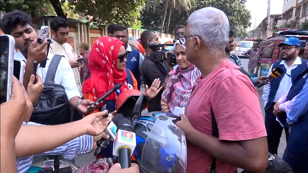 মানসম্মত হেলমেট ব্যবহারে উদ্ধুদ্ধ করতে বিএসটিআই-ডিএমপি ট্রাফিকের প্রচারাভিযান