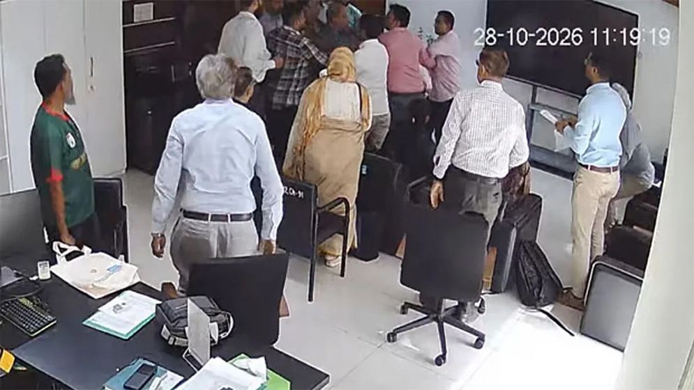 আইইডিসিআর কার্যালয়ে ঢুকে পরিচালককে মারধর, ড্যাবের বিরুদ্ধে অভিযোগ