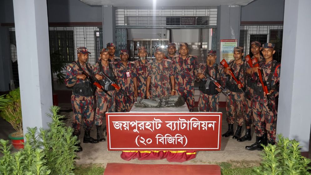 জয়পুরহাটে নদী থেকে ৮৫ কেজির কষ্টিপাথরের মূর্তি উদ্ধার