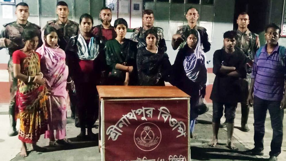 ঝিনাইদহ সীমান্তে ৩ ভারতীয় নাগরিকসহ আটক ৯