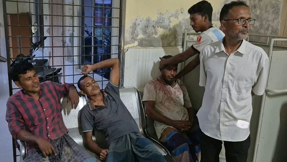 ঝিনাইদহে সারের কার্ড ভাগাভাগি নিয়ে দু’পক্ষের সংঘর্ষে আহত ১২